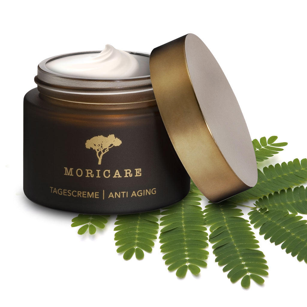Moricare Tagescreme Anti Aging mit geöffnetem Deckel