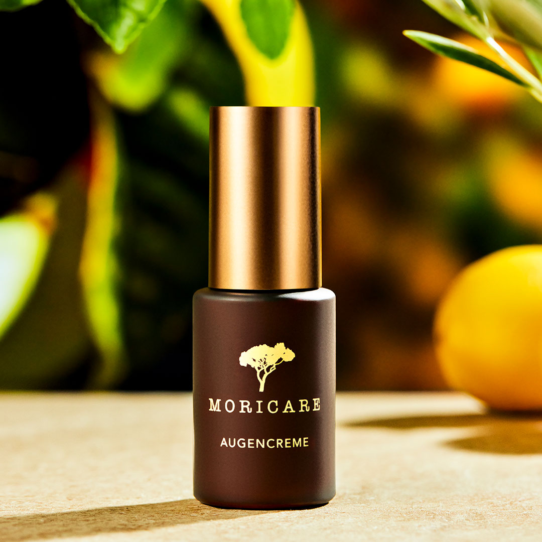 MORICARE vegane Naturkosmetik Augencreme vor Zitronen